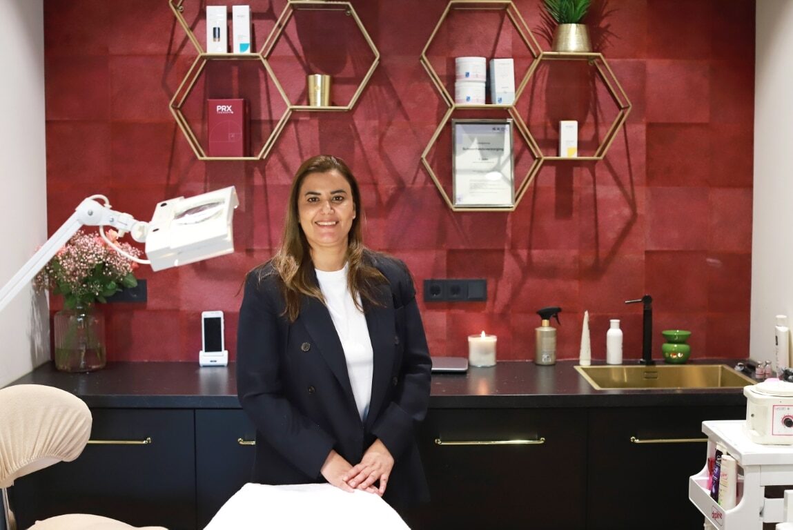 Soumaya in haar salon in Osdorp